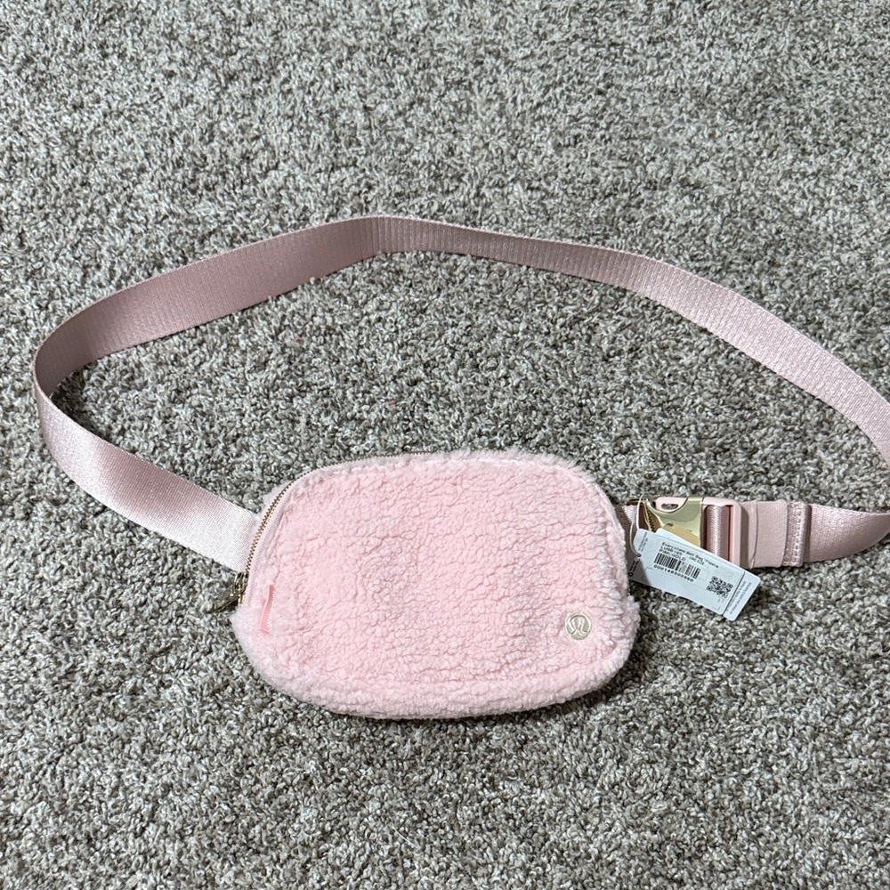 NWT Lululemon Fuzzy Belt Bag